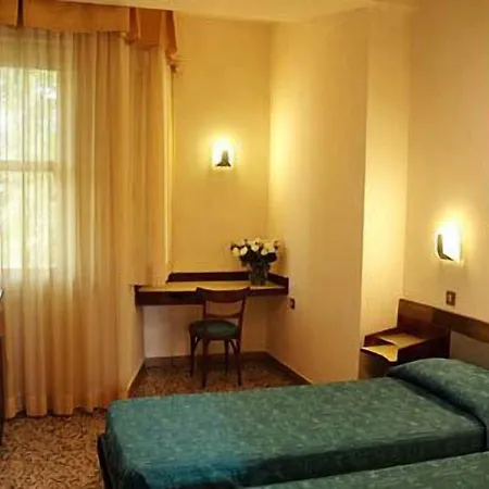 Napoleon - & Station Hotell 3*