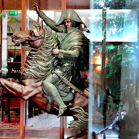 Napoleon فندق