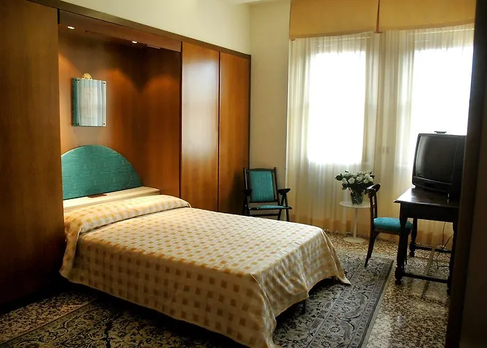 Hotel Napoleon - City&Station 3*